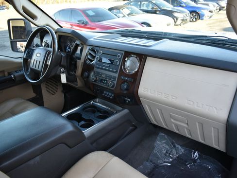 Used 2012 Ford F250 Lariat w/ Lariat Interior Pkg image 12