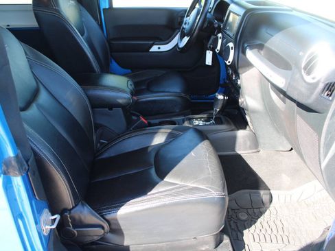Used 2014 Jeep Wrangler Sahara AWD/4WD image 10