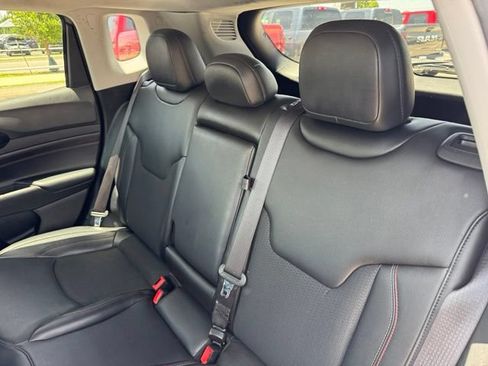 Used 2022 Jeep Compass Trailhawk w/ Sun and Sound Group AWD/4WD image 12