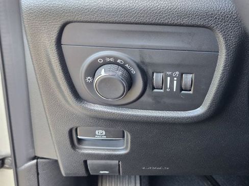 New 2025 Jeep Grand Cherokee Altitude AWD/4WD image 16