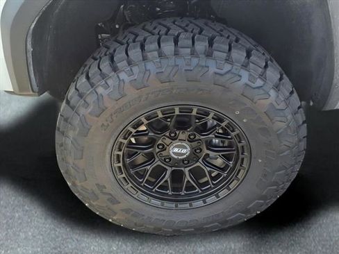 Used 2026 GMC Canyon AT4 w/ Off-Road Front Bumper Package image 26