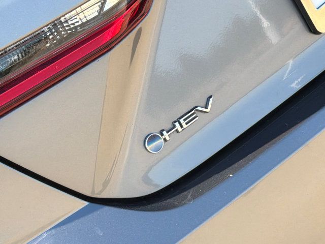 Used 2025 Toyota Camry SE w/ Convenience Package FWD image 11