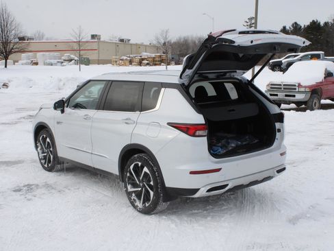 New 2025 Mitsubishi Outlander SE image 7