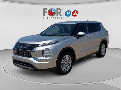 Used 2022 Mitsubishi Outlander ES FWD image 1