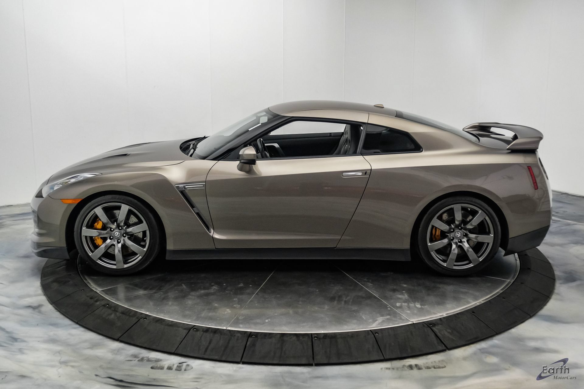 Used 2009 Nissan GT-R Premium AWD/4WD image 10
