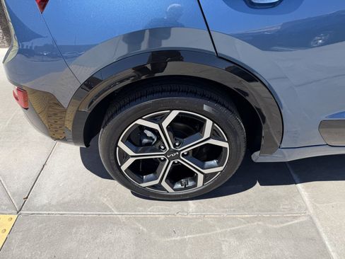 Used 2024 Kia Niro SX Touring FWD image 15