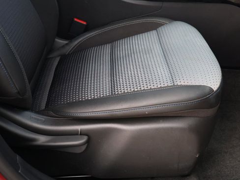 Used 2025 Chevrolet Trax LT w/ LT Convenience Package image 18