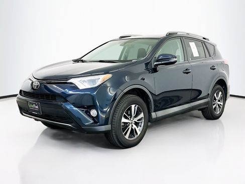 Used 2018 Toyota RAV4 XLE AWD/4WD image 3