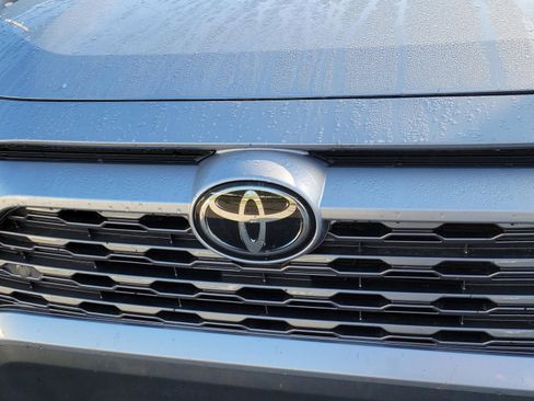 Used 2021 Toyota RAV4 Limited FWD image 11