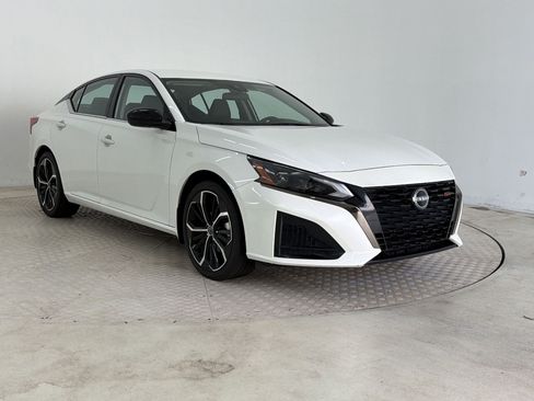 Used 2023 Nissan Altima 2.5 SR FWD image 7
