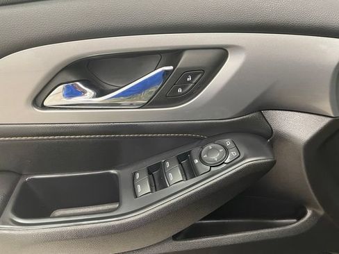 Used 2021 Chevrolet Traverse LS FWD image 9