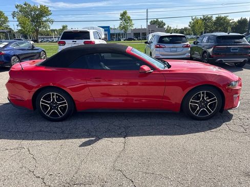 Used 2018 Ford Mustang Premium RWD image 4