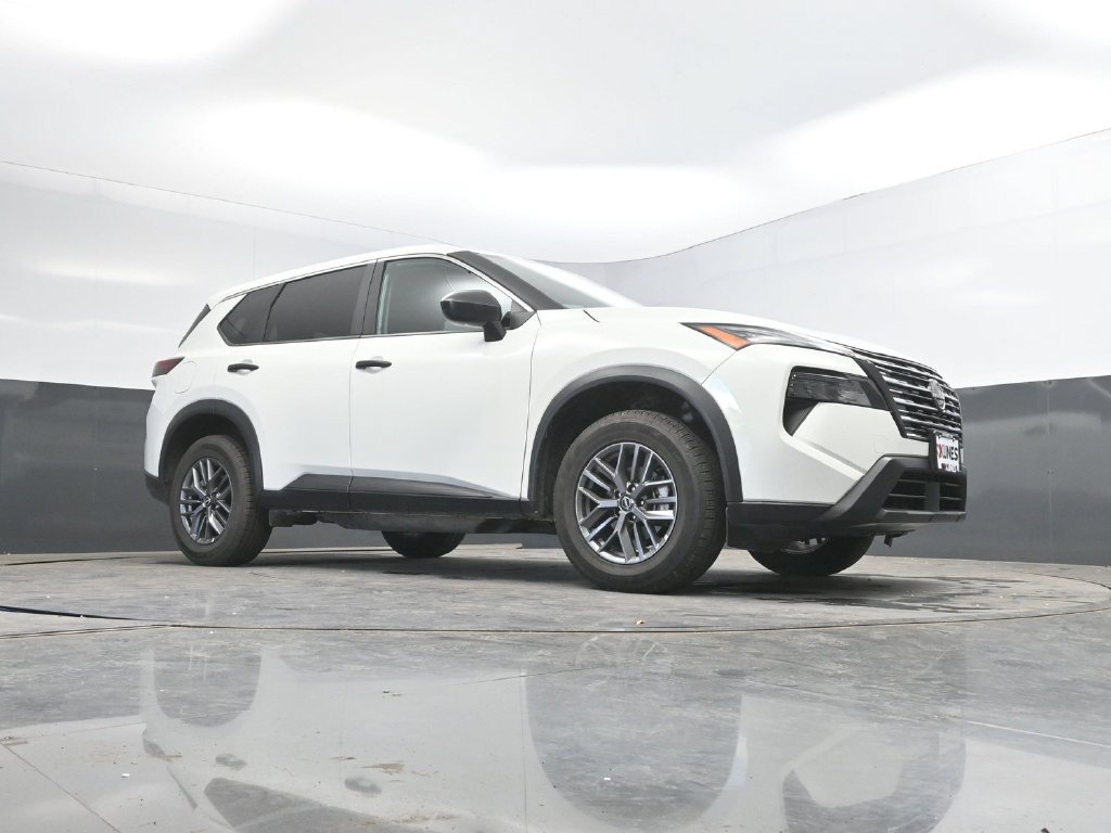 Used 2024 Nissan Rogue S AWD/4WD image 31