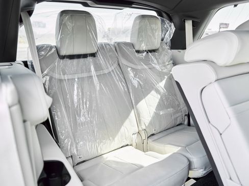 Used 2026 Land Rover Range Rover Long Wheelbase SE image 43