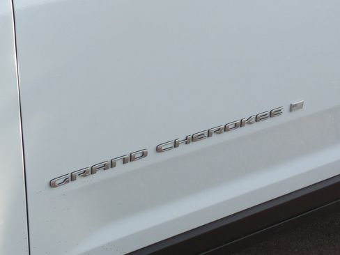 New 2025 Jeep Grand Cherokee Laredo image 24