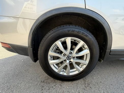 Used 2020 Nissan Rogue S w/ Special Edition Package FWD image 33