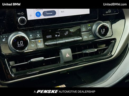 Used 2023 Toyota Highlander XLE FWD image 10