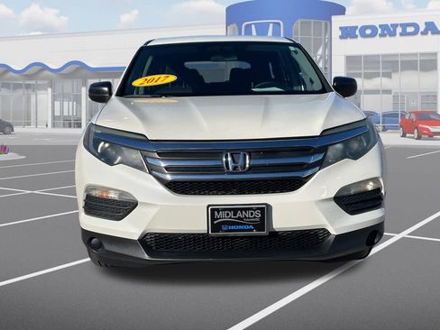 Used 2017 Honda Pilot LX image 2
