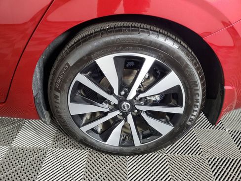 Used 2024 Nissan Sentra SV w/ SV Premium Package image 32