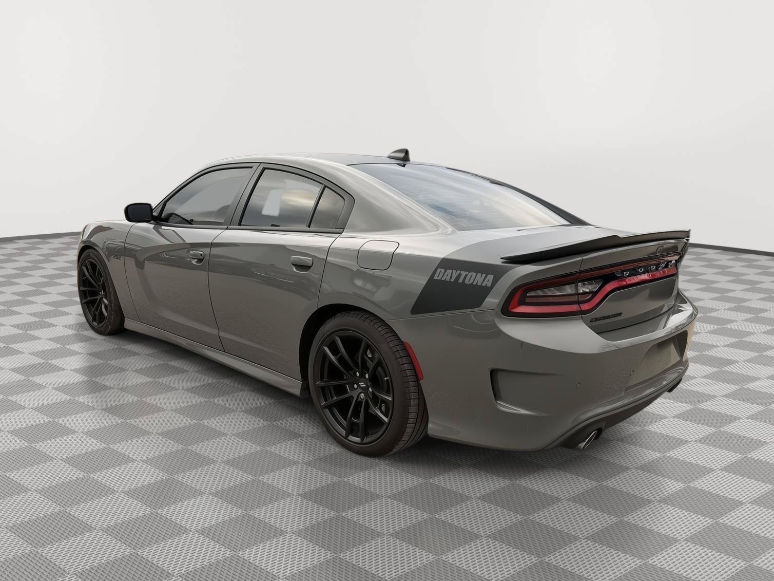 Used 2017 Dodge Charger R/T RWD image 5