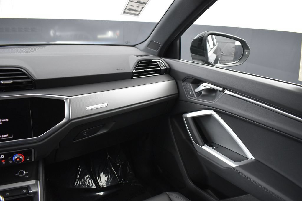 Used 2025 Audi Q3 2.0T Premium AWD/4WD image 13
