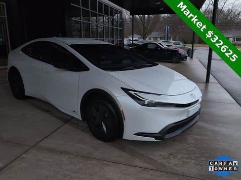 Used 2025 Toyota Prius LE image 2