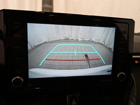 Used 2022 Toyota Corolla LE image 6