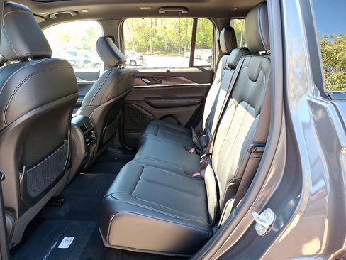 New 2025 Jeep Grand Cherokee Limited image 6