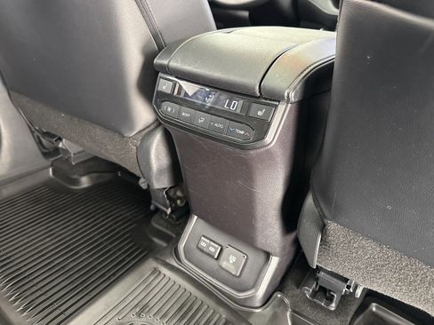 Used 2024 Toyota Highlander Platinum image 50