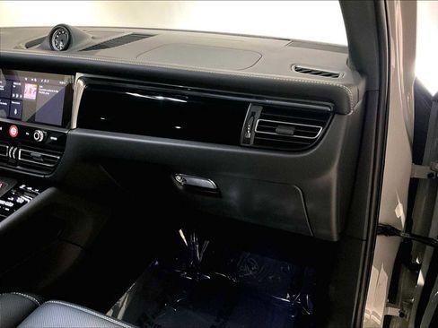 New 2026 Porsche Macan image 22