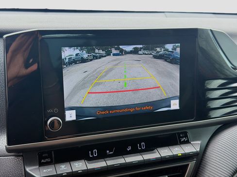 Used 2025 Toyota Camry SE FWD image 13