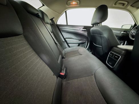 Used 2020 Chrysler 300 Touring image 26