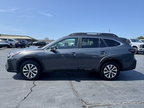Used 2023 Subaru Outback Premium AWD/4WD image 8