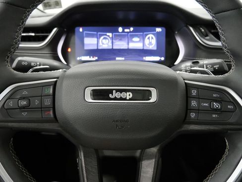 Used 2023 Jeep Grand Cherokee L Limited w/ Luxury Tech Group II AWD/4WD image 17