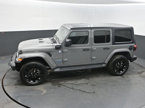 Used 2021 Jeep Wrangler Unlimited Sahara w/ Cold Weather Group image 32