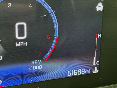 Used 2024 Chevrolet Trax LT w/ Sunroof Package image 2