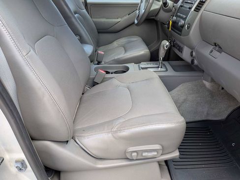 Used 2012 Nissan Frontier SL w/ Moonroof Pkg AWD/4WD image 19