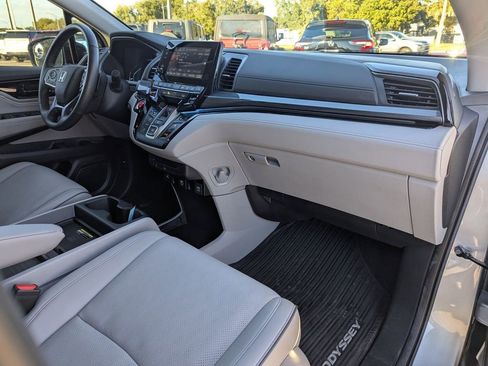 Used 2024 Honda Odyssey Elite image 10