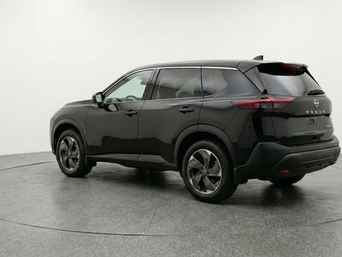 Used 2025 Nissan Rogue SV FWD image 6