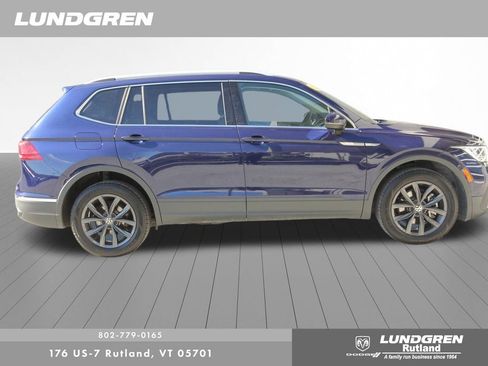 Used 2022 Volkswagen Tiguan SE image 2