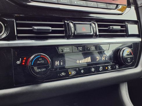 Used 2024 Nissan Pathfinder SV image 37