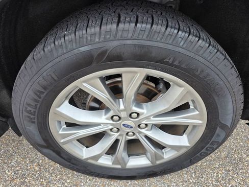 Used 2020 Ford Explorer XLT w/ Equipment Group 202A AWD/4WD image 11