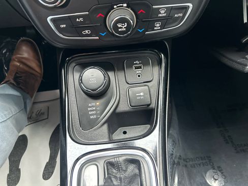 Used 2021 Jeep Compass Latitude image 18