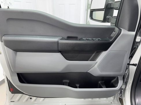 New 2026 Ford F250 XL w/ XL Chrome Package image 10