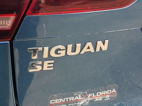 Used 2018 Volkswagen Tiguan SE FWD image 13
