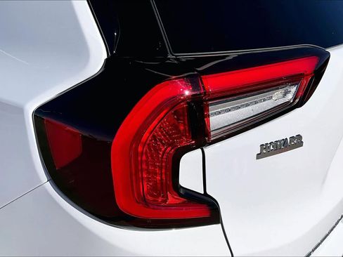 Used 2024 GMC Terrain AT4 w/ Infotainment Package II image 27