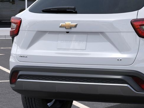 New 2026 Chevrolet Trax LT w/ Sunroof Package image 32
