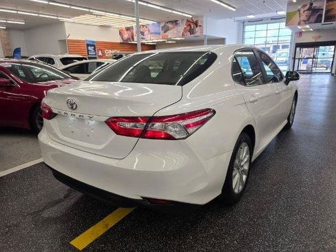 Used 2018 Toyota Camry LE FWD image 5
