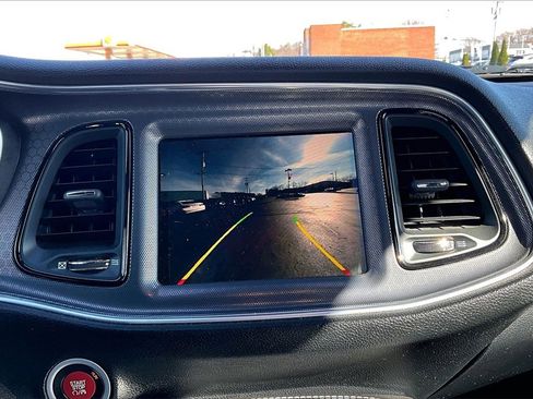 Used 2016 Dodge Challenger SRT image 21