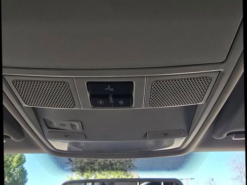 Used 2013 Volkswagen Tiguan S image 19